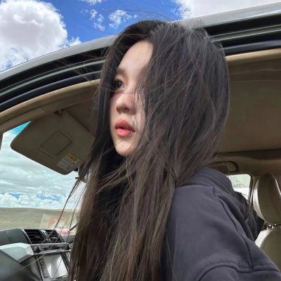 穿黑衣的女孩封面